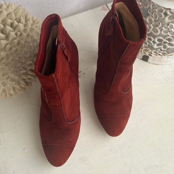 Cole Haan Rust Suede Almond Toe Cap Toe Ankle Boot D22838, Size: 8B - Picture 4 of 14